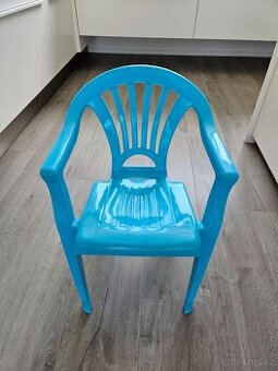 Dětská plastová zahradní židle