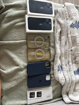 Krabičky a obaly na iphone 13 mini.