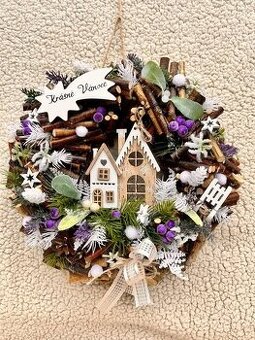 Vánoční/Adventní fialový závěsný věnec