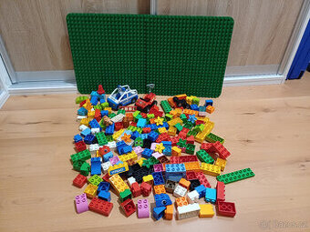 LEGO DUPLO-velké desky a směs kostek