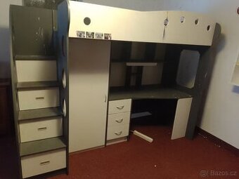 Patrová postel s psacím stolem a skříňí