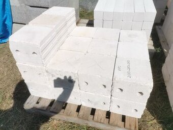 Zbytky cihel Kalksandstein 7DF E/200 LP (248x200x248 mm)