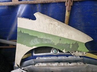 Vw touran  2009 pravý přední blatník