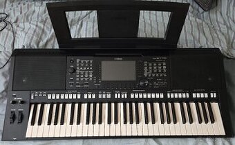 Yamaha psr s775