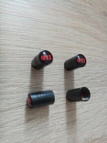 Čepičky na pneu s nápisem GTI