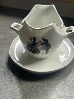 porcelán s rokokovým motivem