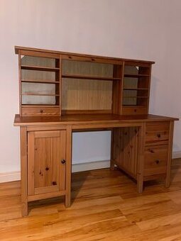 Psací stůl z masivního dřeva - borovice