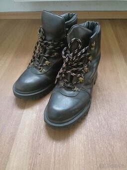 Kožené turistické boty