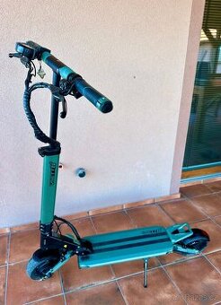 Prodám elektrickou koloběžku Vsett 8+ (2×600W, dvoumotorová)