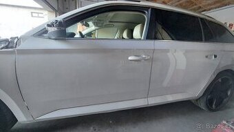 Superb III levé přední dveře 9P bílá candy