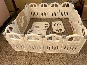 Dětská plastová ohrádka s příslušenstvím