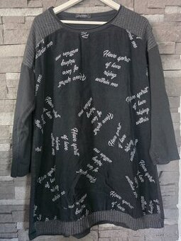 Černá volná mikina