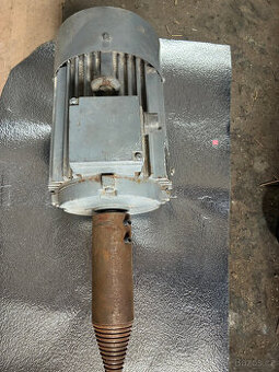 El MOTOR se štípacím kuželem