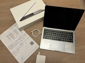 MacBook Pro 13" Intel Core i5 (2017) 8GB 256GB Vesmírně šedá