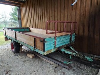 Kára za traktor -valnik