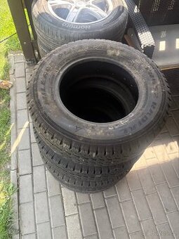 Zimní gumy 215/70/15C