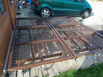 Polohovací postel zdravotní nemocniční lůžko