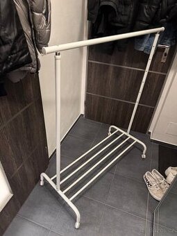 Šatní stojan IKEA Rigga bílý