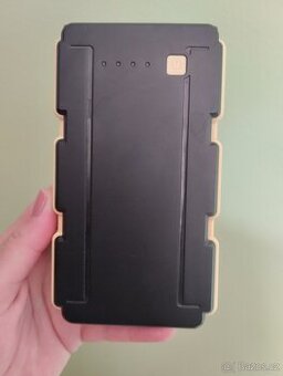 Kompaktní startovací autobaterie