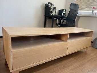 Stůl pod TV