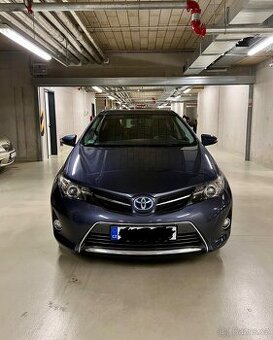Toyota Auris Executive 1.8 Hybrid, SERV.KNÍŽKA