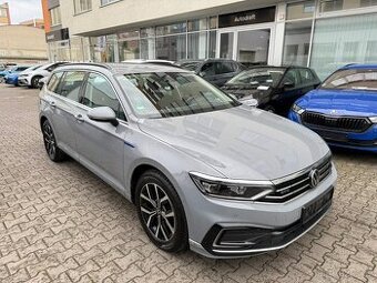 VW Passat B8 GTE 1.4 TSI 160kW DSG Matrix - záruka Autodraft