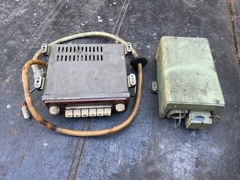 Staré elektronkové autorádio TESLA 2101BV "Orlík" měnič