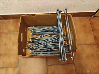 Závitové tyče M10 pro stažení bednění věnce