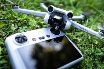 DJI Mini 3 Pro (DJI RC) + Fly More Kit (original krabice)