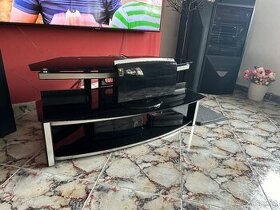 Tv stolek skleneny sleva na 1500 kc