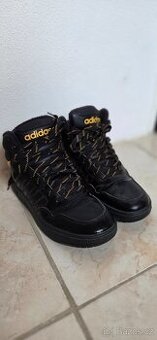 Zateplené tenisky Adidas Hoops vel.38