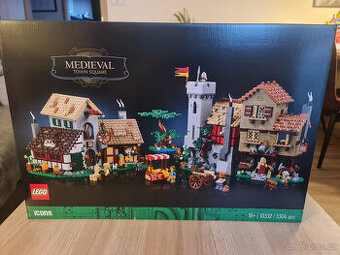 LEGO® ICONS™ 10332 Středověké náměstí + přepravní box