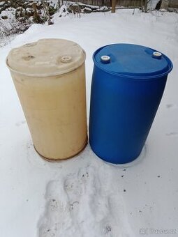 Plastové sudy 200 l od nafty