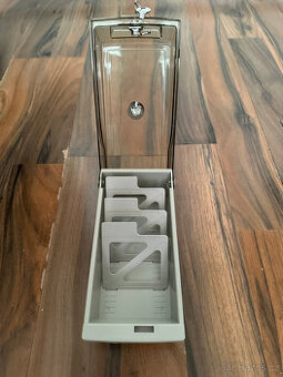 Skříňka z plexi na zámek - 2 klíče