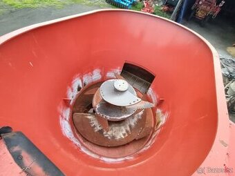 12m3 Italský samojízdný krmný vůz AGM WS12, jen 7900h