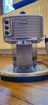 DeLonghi ECZ 351 BG Pákové espresso Scultura,béžové,povrch z