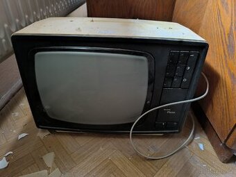 Funkční černobílá televize