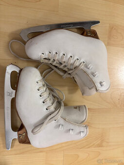 Dívčí krasobruslařské brusle