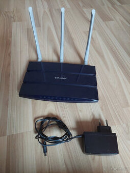 TP-LINK TL-WR1043ND - Gigabitový WiFi router s USB