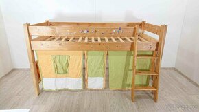 Dřevěná vyvýšená dětská postel s domečkem Gazel