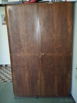 Skrine po babicce plus ulozny prostor