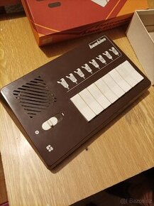 Retro dětský elektronický klavír
