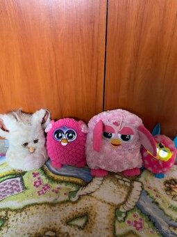 Plyšáci: Albi, Mimoni, Barbie, Štístko a Poupěnka, Furby