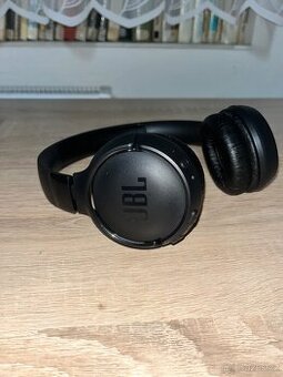 JBL Tune 520BT – bezdrátová sluchátka, jako nová + záruka