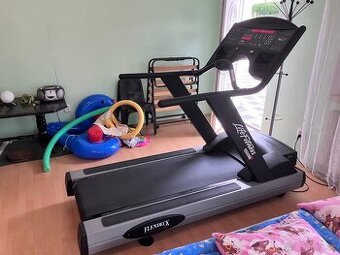 Profi běžecký pás LifeFitness