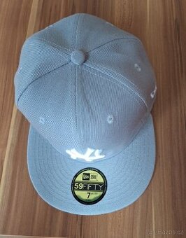 Kšiltovka New Era šedá