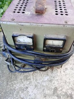 Retro nabíječka autobaterií - funkční