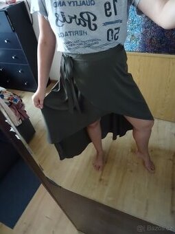 Khaki asymetrická, zavinovací sukně - velikost M
