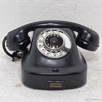 Retro bakelitový telefon KL Vorošilov 1962