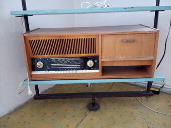Stare radio a postel